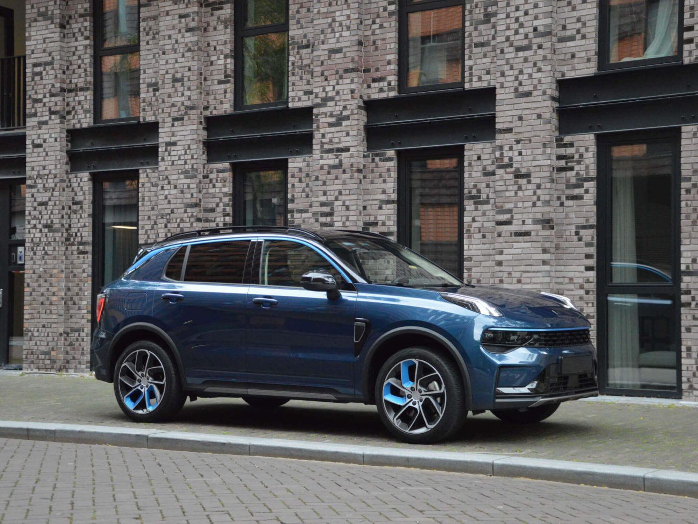 Lynk-Co-01-voorkant-rechts
