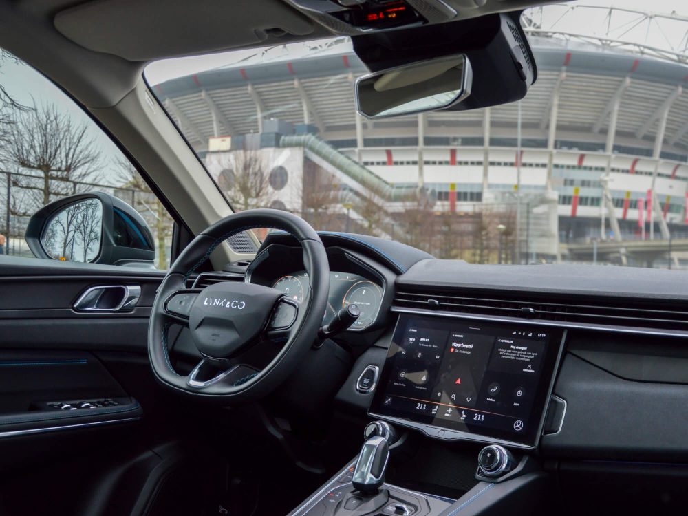 Lynk-en-Co-01-interieur