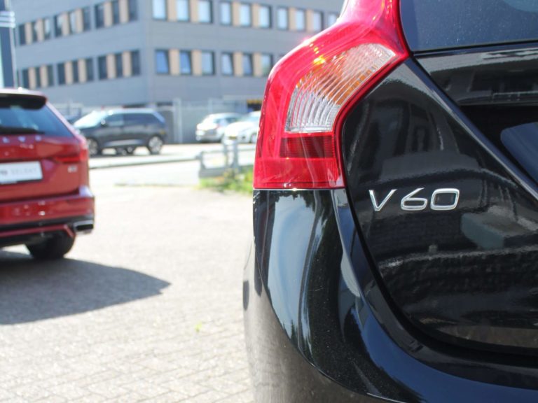 Volvo V60 T3 Polar+ Dynamic model aanduiding