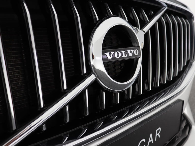 Volvo XC60 T5 AWD Inscription logo detail